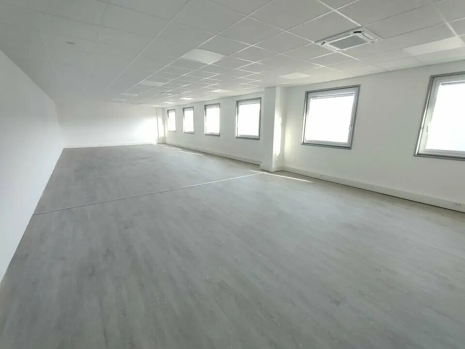 Vente Bureaux 106 m² - Photo 1