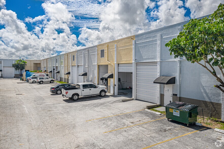 1975-1981 S Park Rd, Hallandale, FL for rent - Building Photo - Image 1 of 19