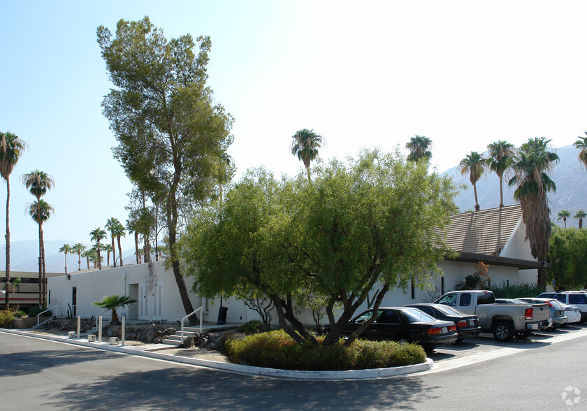 650 E Tahquitz Canyon Way, Palm Springs, CA for rent - Building Photo - Image 2 of 21