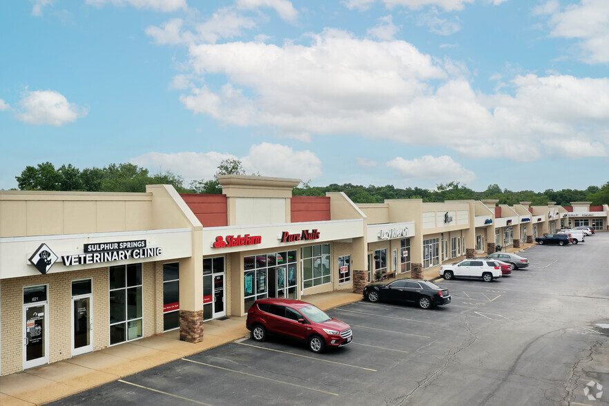 621-703 Big Bend Rd, Manchester, MO for rent - Building Photo - Image 1 of 3