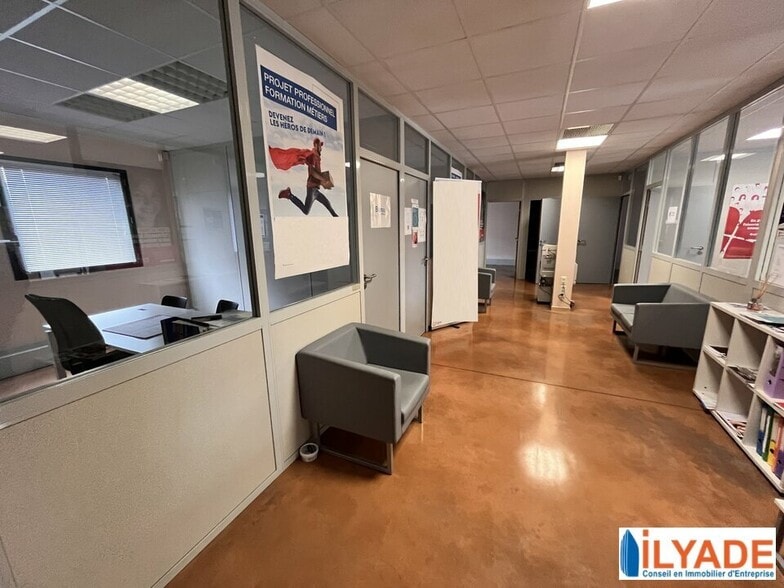 Office in Aubagne to rent - Interior Photo - Image 3 of 4