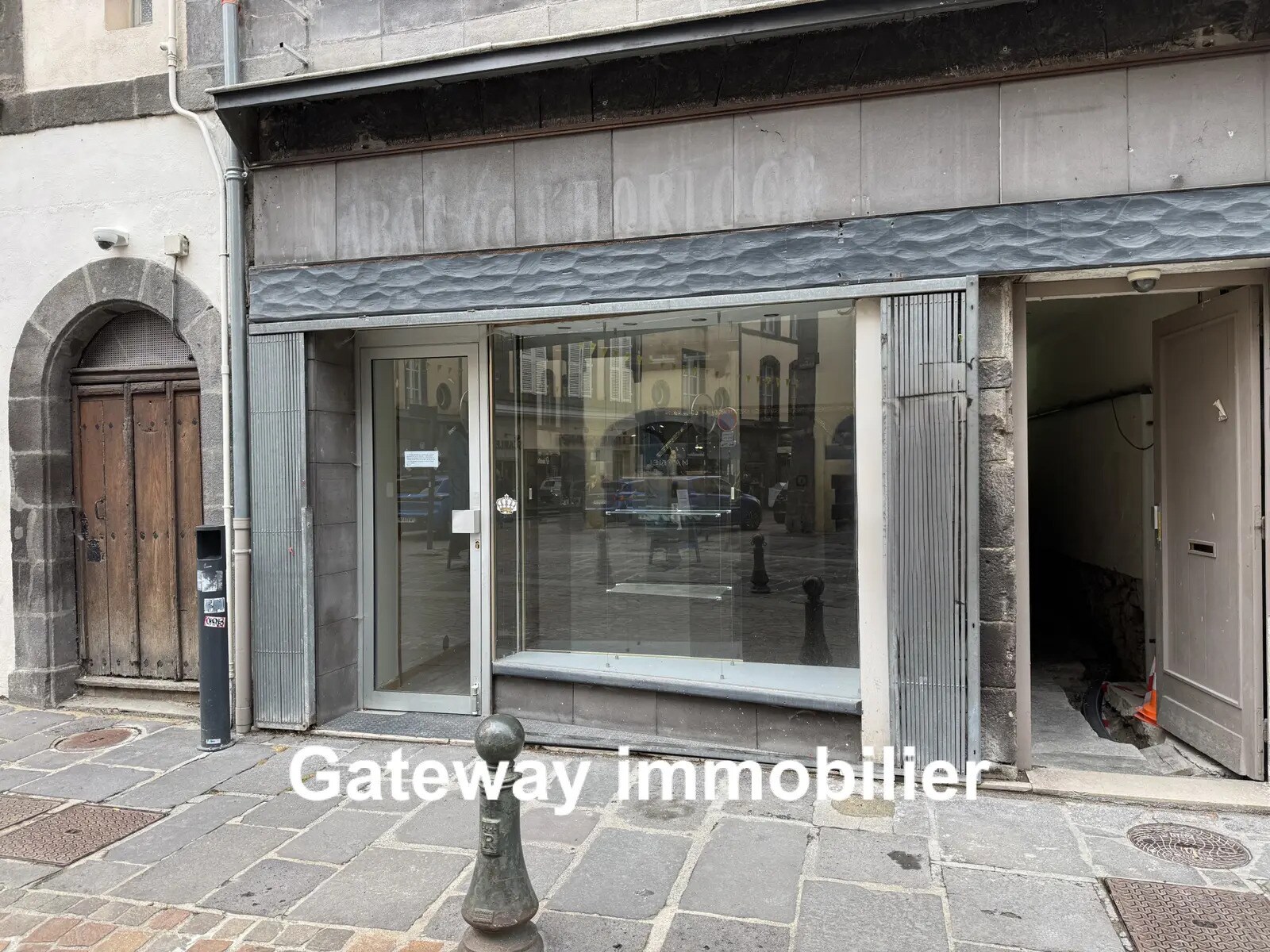 Retail in Riom for sale Building Photo- Image 1 of 7