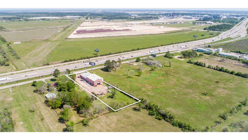 7108 East Fwy, Baytown, TX for sale - Building Photo - Image 1 of 3