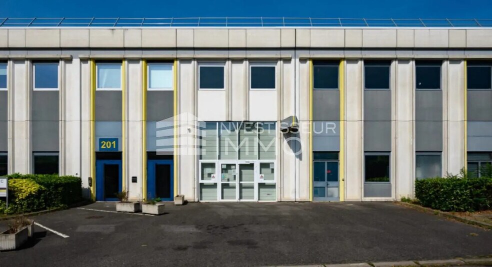 Light Industrial in Gennevilliers to rent - Building Photo - Image 2 of 2