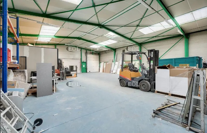 Industrial in Saint-Genis-Laval to rent - Interior Photo - Image 3 of 8