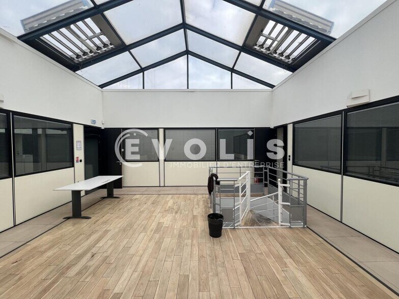 Light Industrial in Villiers-sur-Marne to rent - Interior Photo - Image 2 of 14