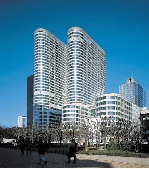 110 Esplanade Du Général De Gaulle, Courbevoie to rent - Building Photo - Image 2 of 25