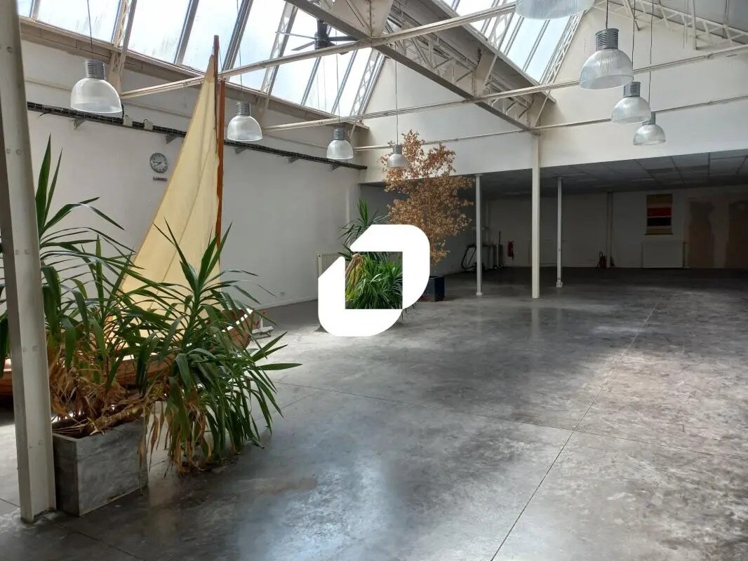 Office in Croix to rent Interior Photo- Image 1 of 17