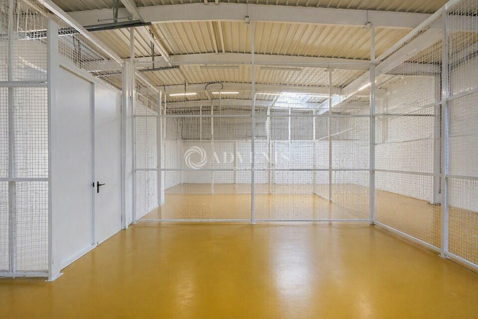 Light Industrial in Roissy En France to rent Interior Photo- Image 1 of 11