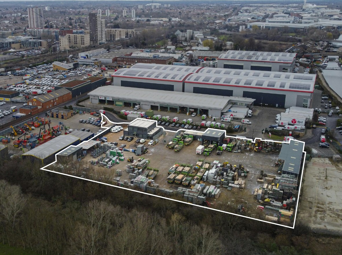 Morson Rd, Enfield to rent Building Photo- Image 1 of 2