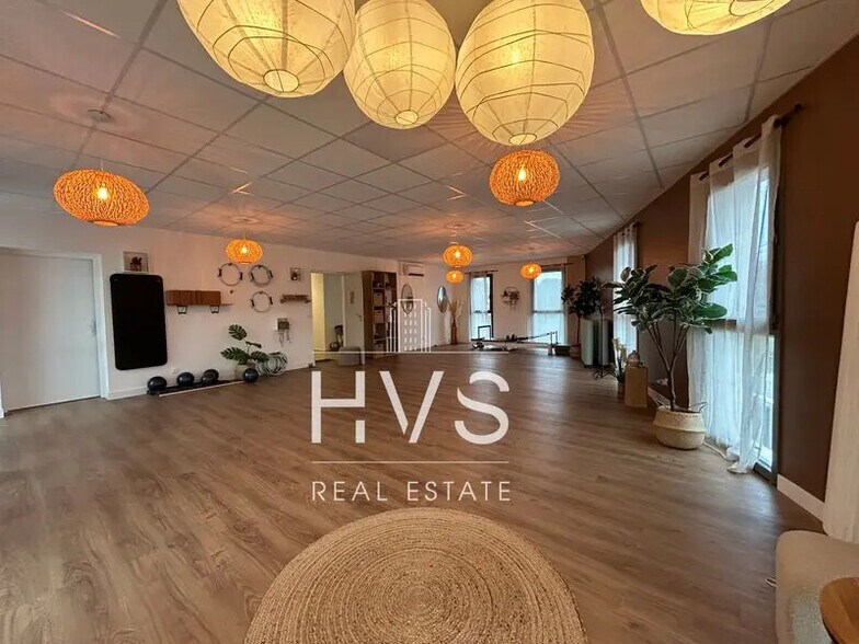 Office in Aix-en-Provence to rent - Interior Photo - Image 2 of 5