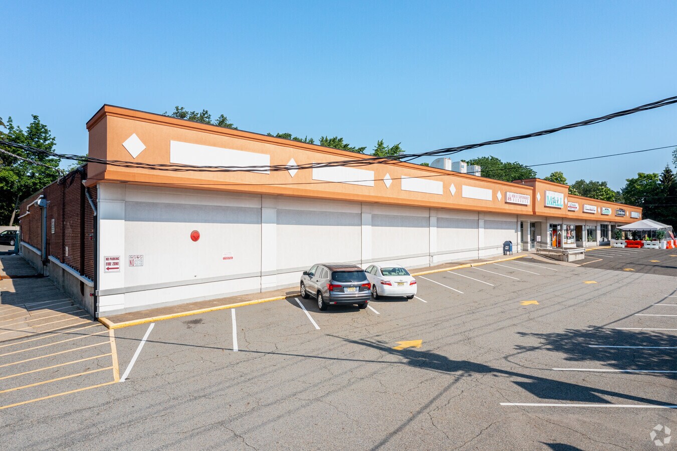 625 Kinderkamack Rd, River Edge 07661 UK