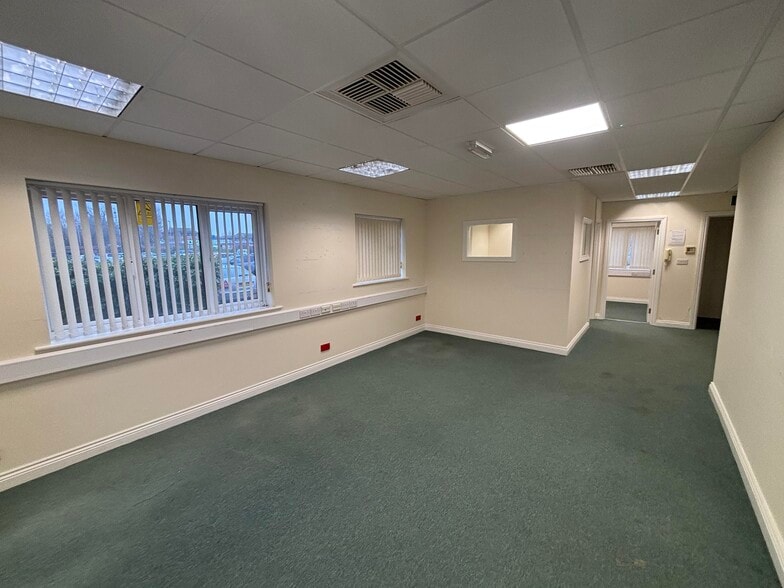 Castle St, Taunton to rent - Building Photo - Image 2 of 14