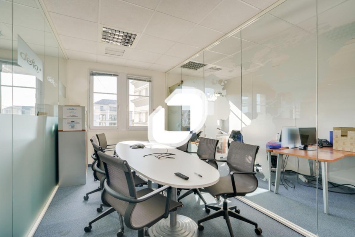 Office in Chessy to rent Building Photo- Image 1 of 12