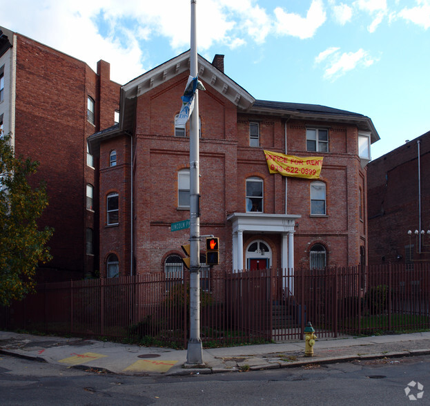 68-70 Clinton Ave, Newark, NJ for rent - Building Photo - Image 2 of 7