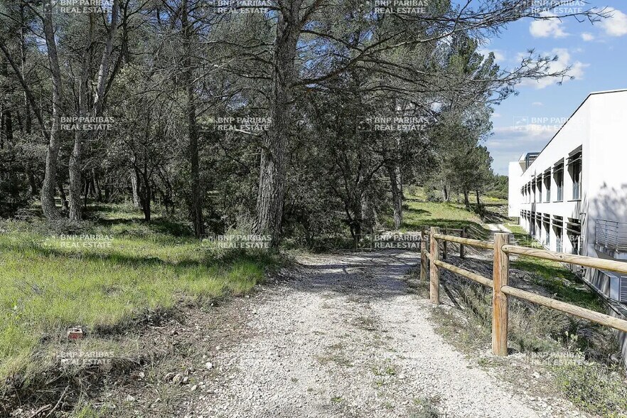 Office in Aix-en-Provence to rent - Building Photo - Image 3 of 44