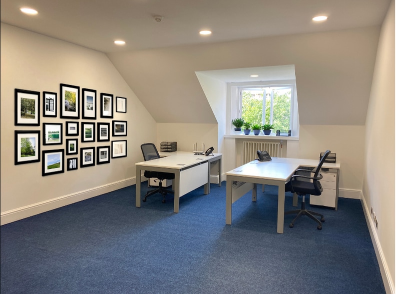 9 Park Sq E, Leeds to rent - Building Photo - Image 3 of 14