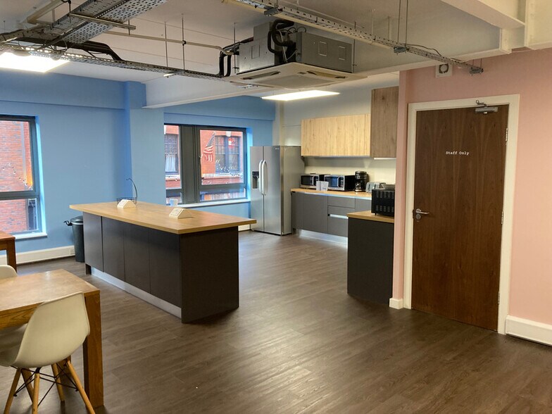34 Copperas St, Manchester to rent - Interior Photo - Image 3 of 4