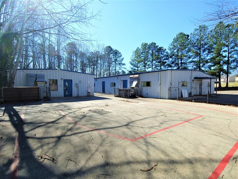 3009 Cameron Dr, Sanford, NC for sale - Building Photo - Image 1 of 1