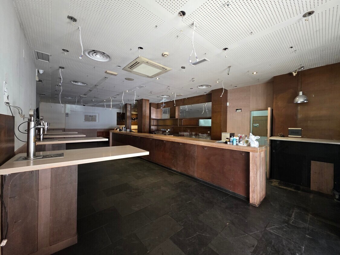 Retail in Madrid, Madrid to rent Interior Photo- Image 1 of 1