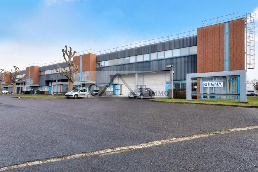 Industrial in Villepinte to rent - Building Photo - Image 1 of 4