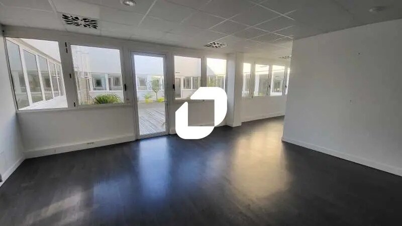 Office in Mérignac to rent - Interior Photo - Image 3 of 12
