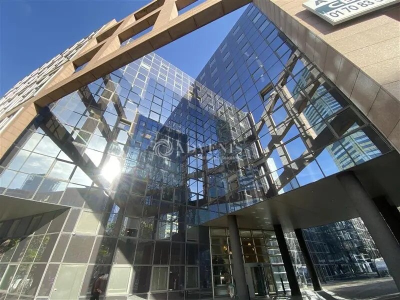 Office in Courbevoie to rent Building Photo- Image 1 of 13
