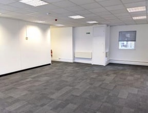 High St, Redhill to rent Interior Photo- Image 2 of 2