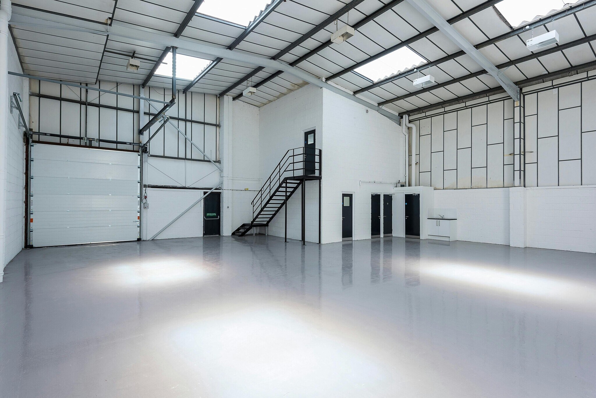 Millshaw Park Ave, Leeds to rent Interior Photo- Image 1 of 1