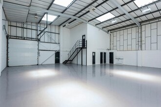 Millshaw Park Ave, Leeds to rent Interior Photo- Image 1 of 1