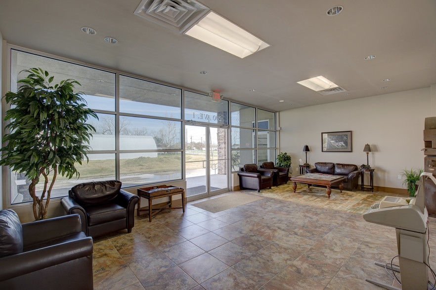 200 Avenue I, Alvin, TX for sale - Lobby - Image 1 of 1