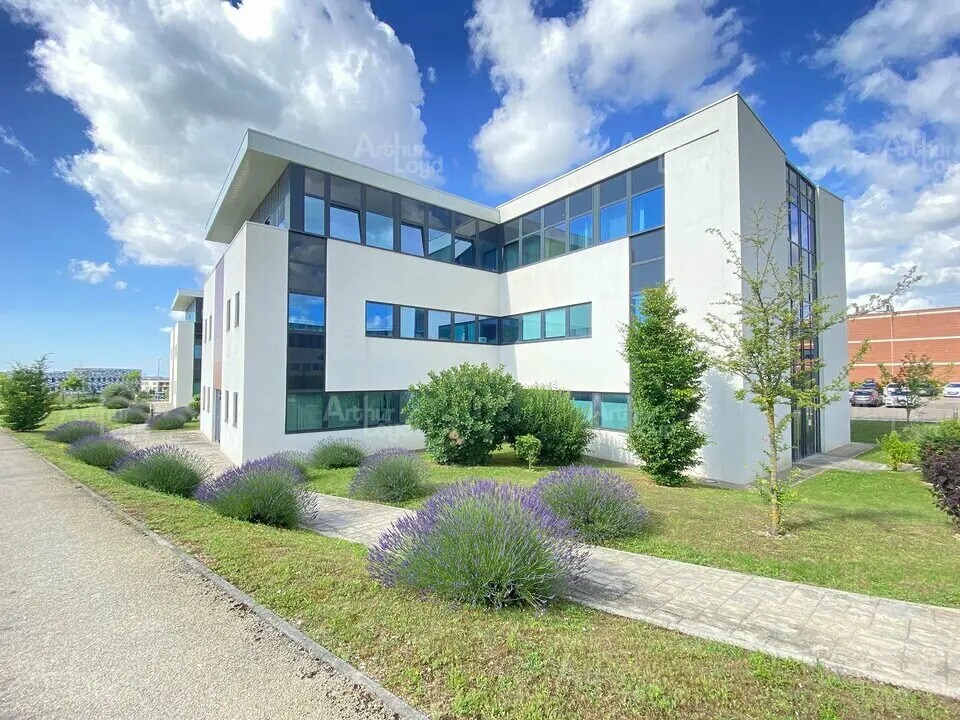 Office in Dijon to rent Primary Photo- Image 1 of 12