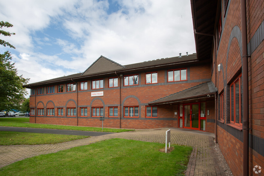 Two Woods Ln, Brierley Hill for rent - Building Photo - Image 2 of 3