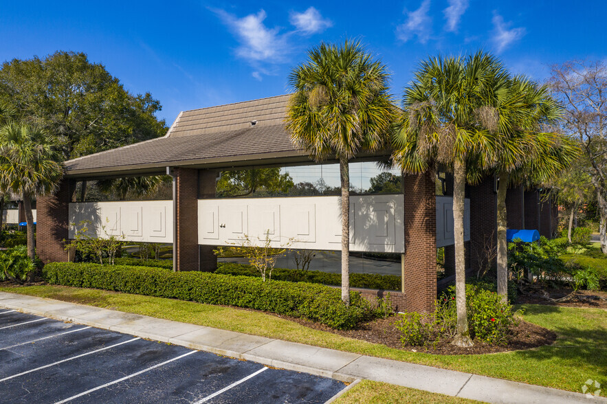 2803 W Busch Blvd, Tampa, FL for sale - Primary Photo - Image 1 of 1