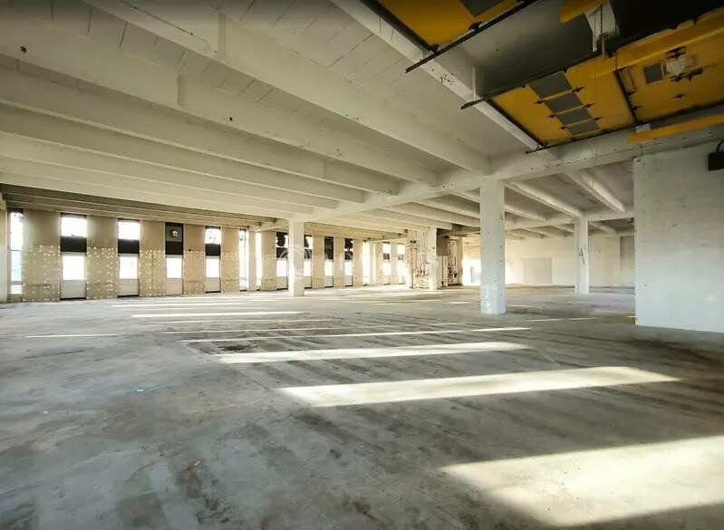 Light Industrial in Rungis to rent - Building Photo - Image 3 of 3