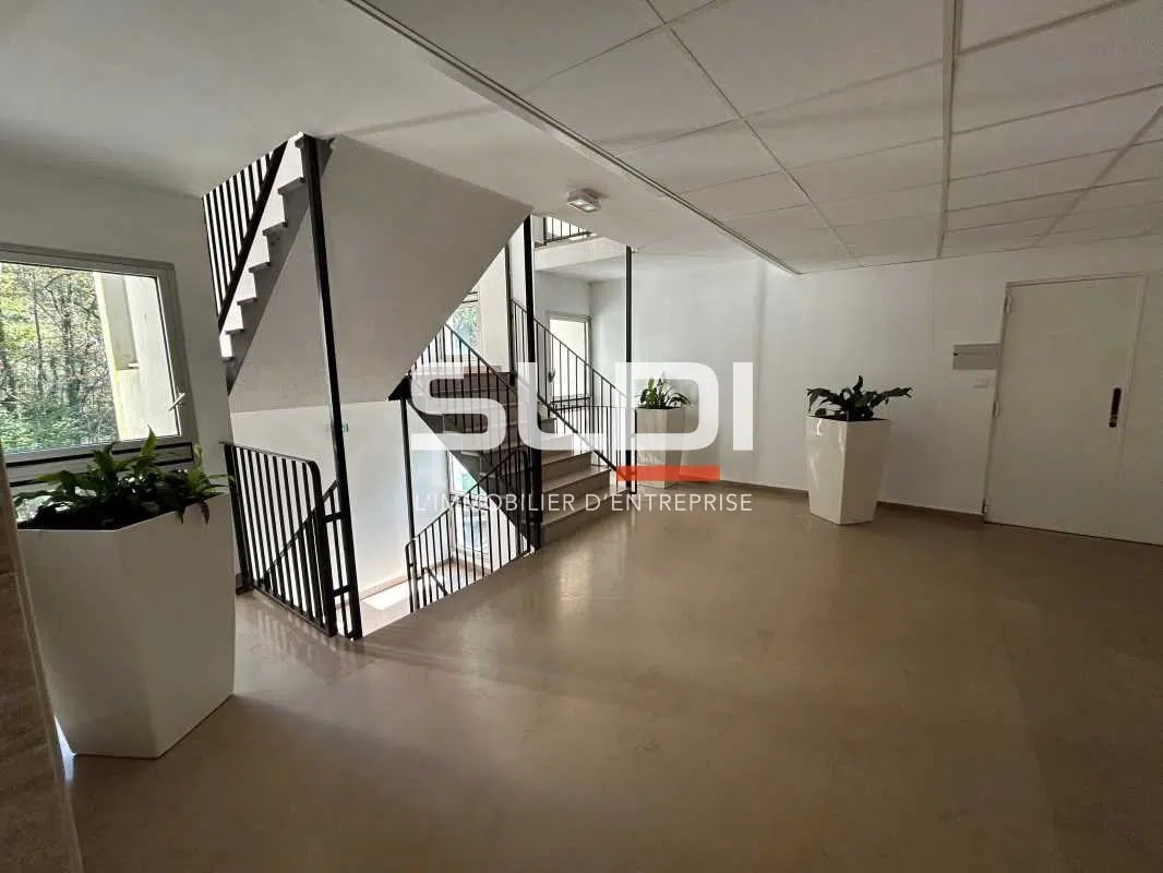 20 Chemin Louis Chirpaz, Écully to rent Interior Photo- Image 1 of 17