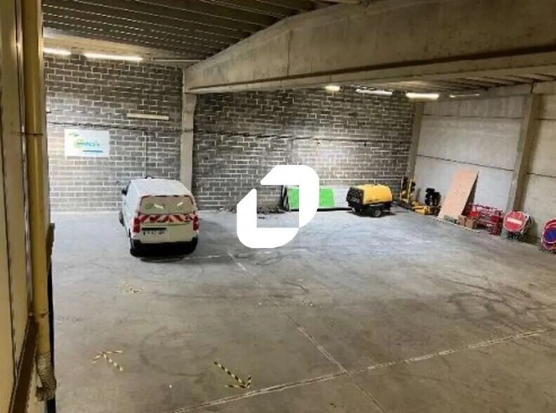 Office in Fretin to rent - Building Photo - Image 3 of 9