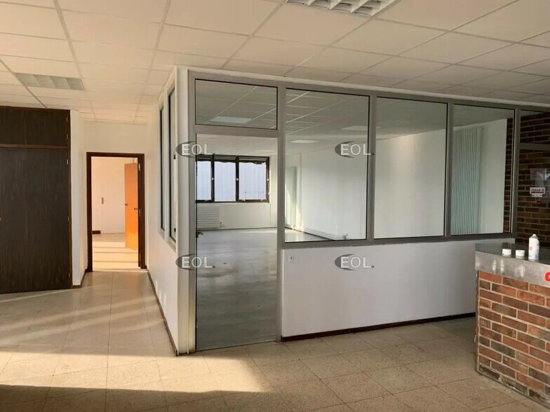 Light Industrial in Meaux to rent - Interior Photo - Image 3 of 8