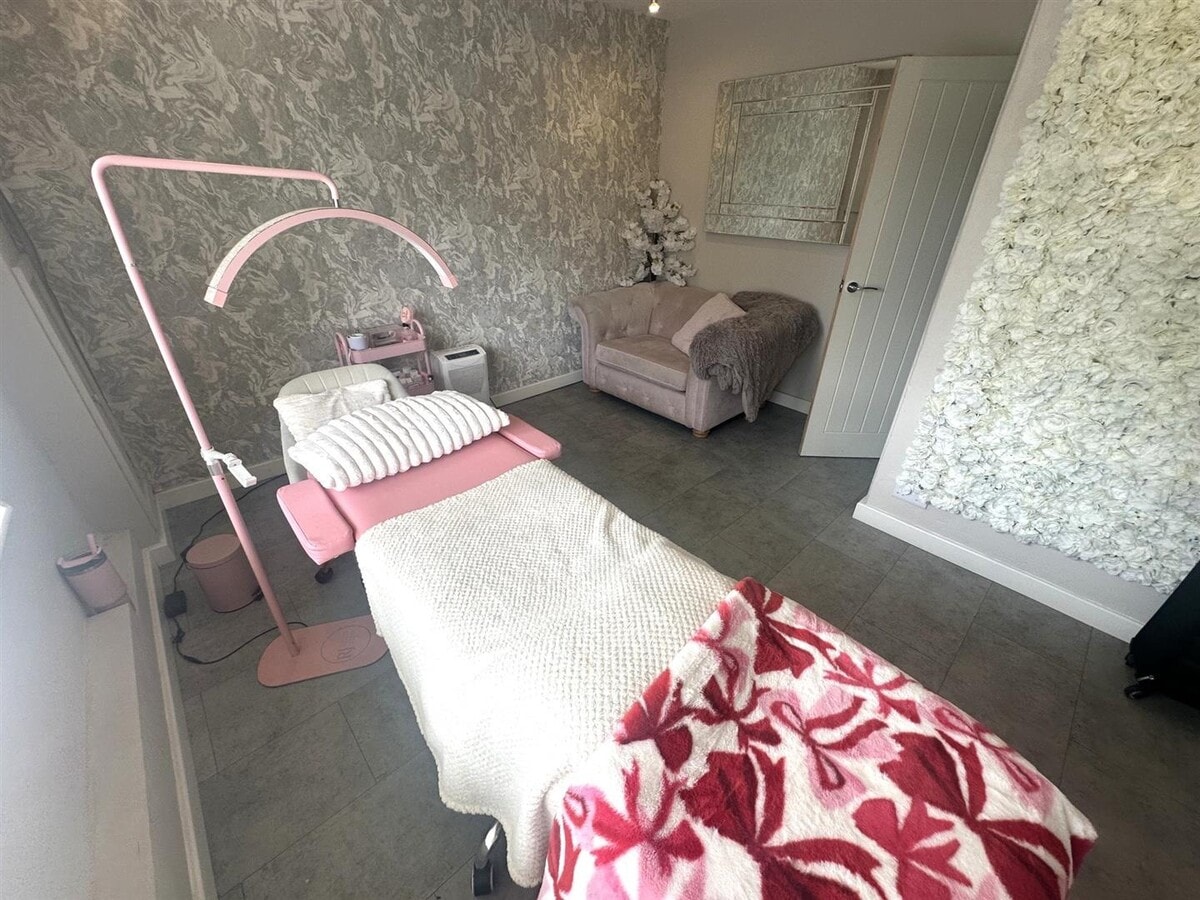 75 Pendas Way, Leeds, WYK LS15 8HU - Unit 75 - - Interior Photo - Image 2 of 6