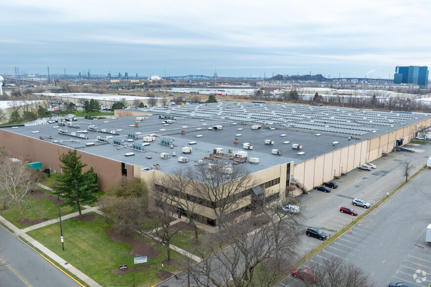 77-79 Metro Way, Secaucus, NJ for rent - Building Photo - Image 2 of 4