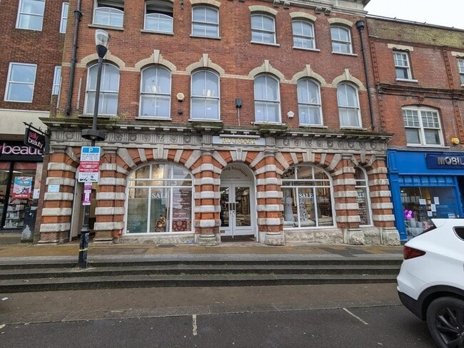 More details for 71-72 North St, Guildford - Retail to Rent