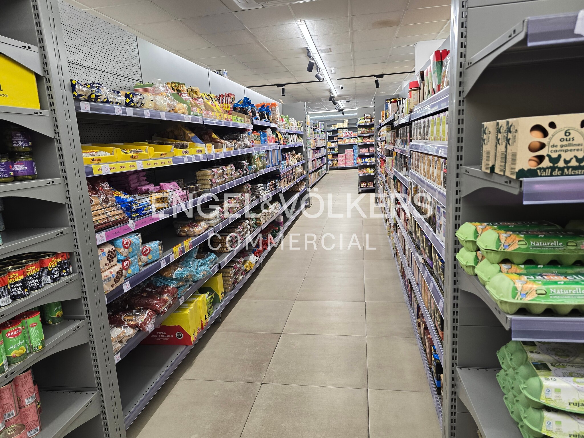 Retail in Barcelona, Barcelona to rent Interior Photo- Image 1 of 3