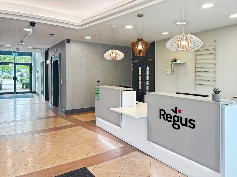 Lyon Way, Frimley to rent - Interior Photo - Image 2 of 10