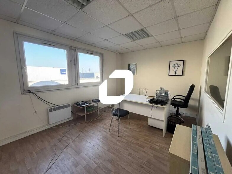 Light Industrial in Villabé to rent - Building Photo - Image 3 of 15