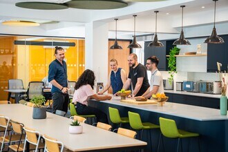 4 Thomas More Sq, London to rent Interior Photo- Image 2 of 3