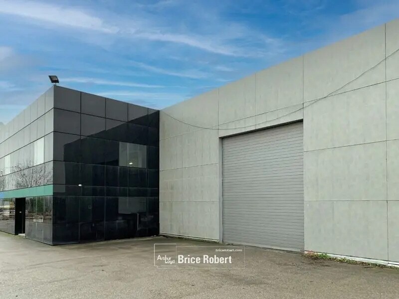 Office in Vaulx-en-Velin to rent Building Photo- Image 1 of 11