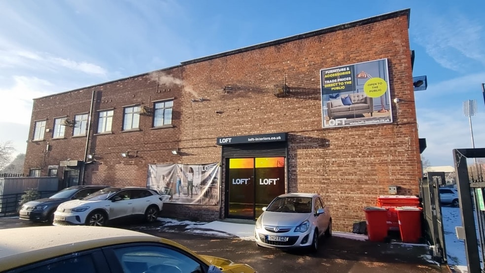 227 Ayres Rd, Manchester to rent - Building Photo - Image 2 of 2