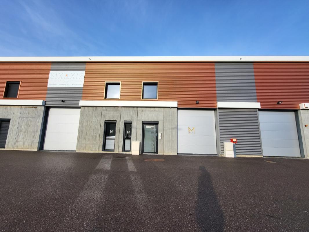 Light Industrial in Meyzieu for sale Building Photo- Image 1 of 7