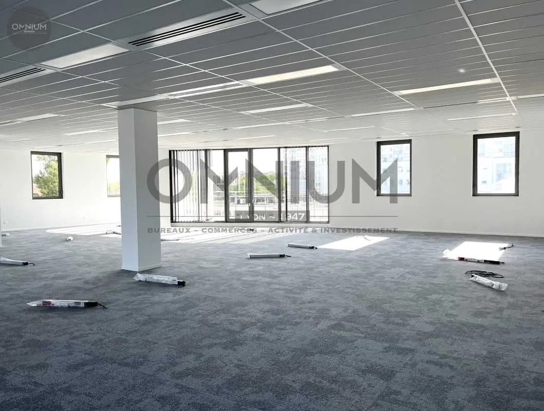Office in Vénissieux to rent Interior Photo- Image 1 of 7