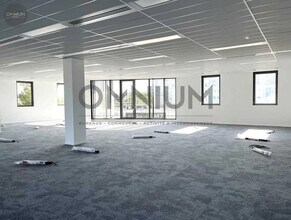 Office in Vénissieux to rent Interior Photo- Image 1 of 7